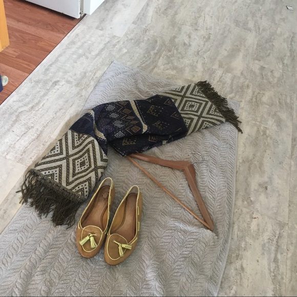 Reversible Cape with diamond pattern fringe - Picture 5 of 11